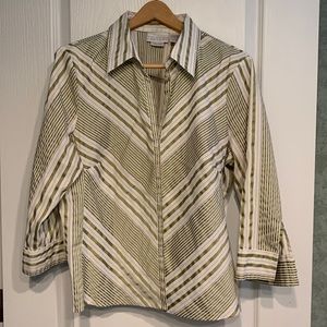 Worthington Stretch 3/4 length sleeve V neck button up dress shirt